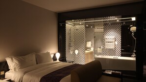 Minibar, in-room safe, desk, blackout curtains - Star World International Hotel (Beijing)
