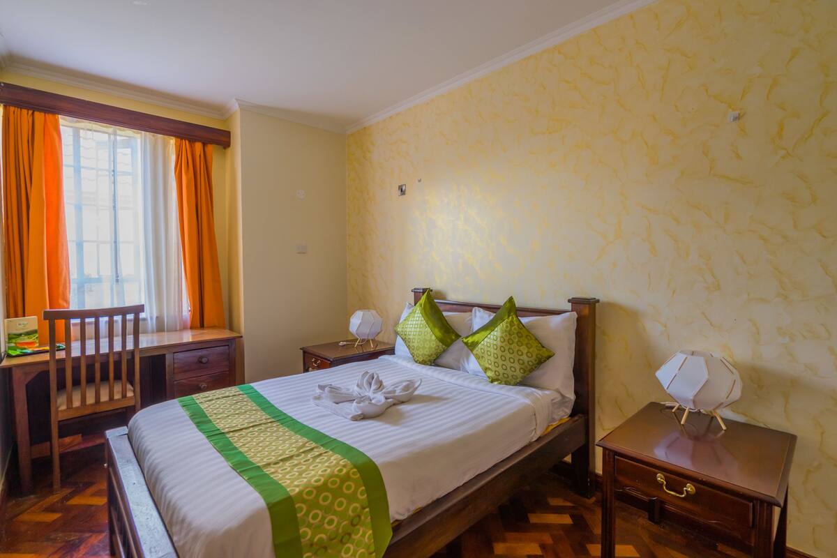 In-room safe, desk, soundproofing, iron/ironing board (on request)