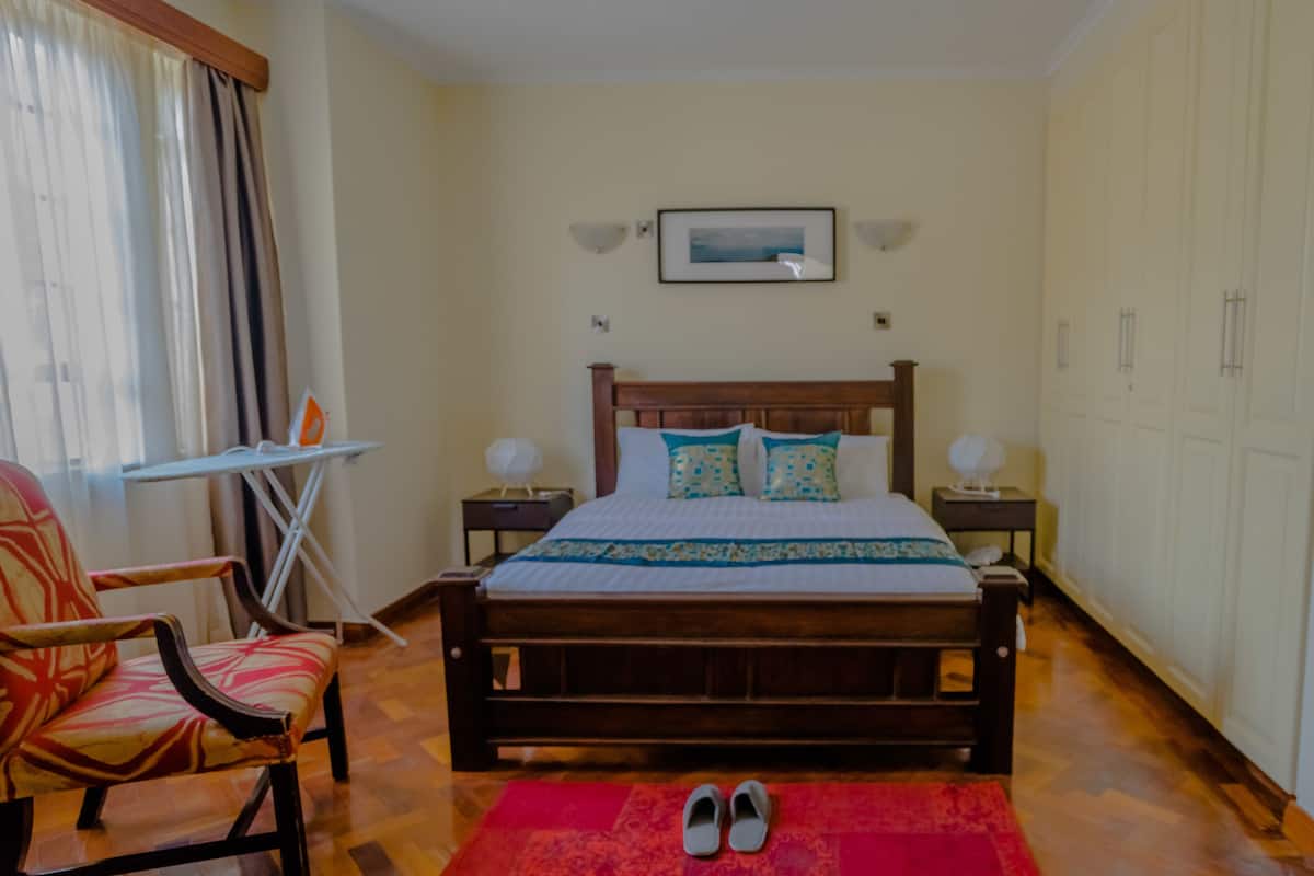 Deluxe Double Room | In-room safe, desk, soundproofing, iron/ironing board (on request)