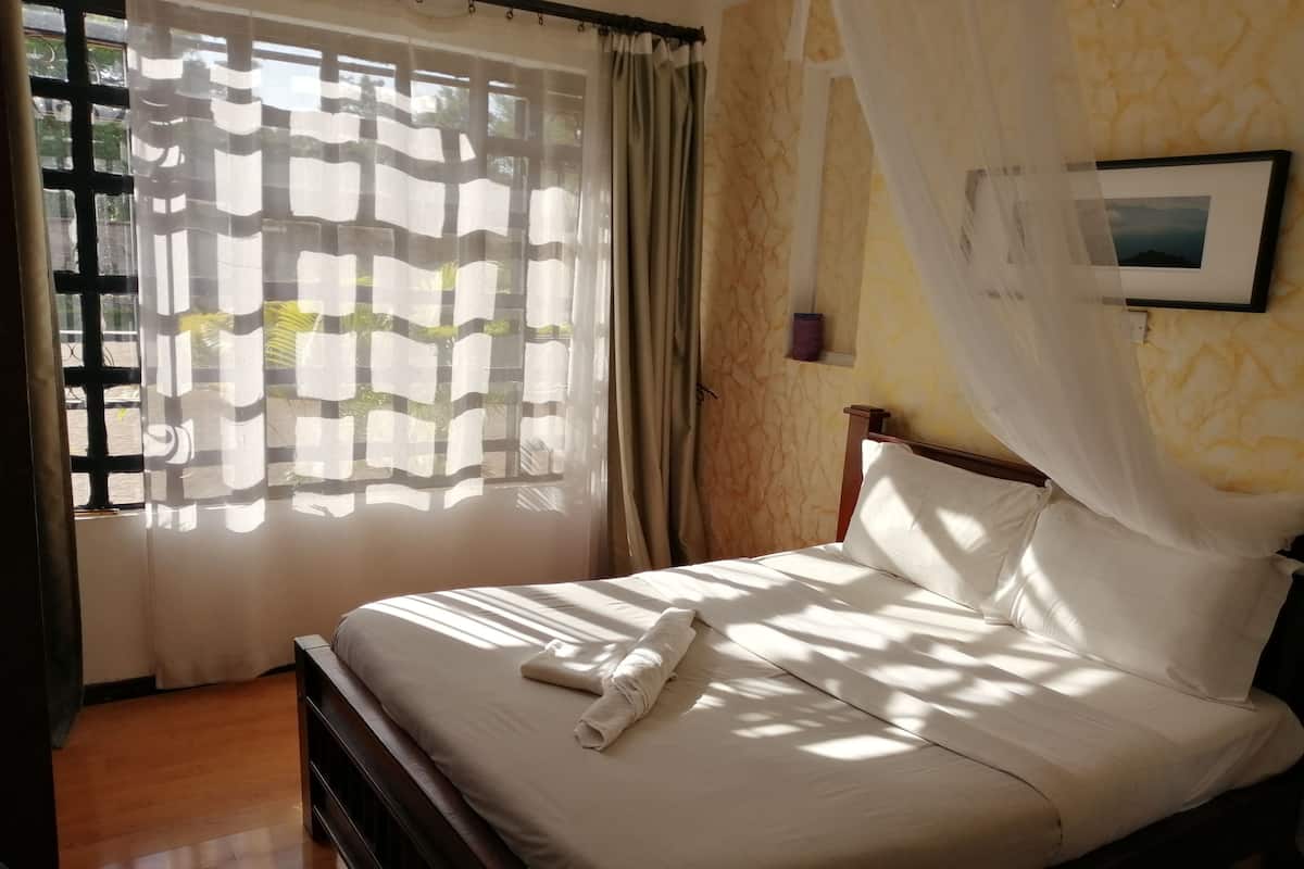 In-room safe, desk, soundproofing, iron/ironing board (on request)
