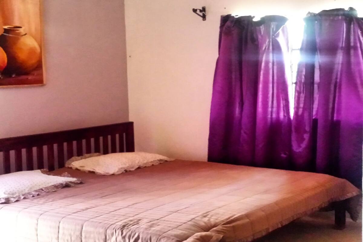 Comfort Bungalow, 4 Bedrooms, Garden View, Lakeside | Premium bedding, desk, iron/ironing board, free cots/infant beds