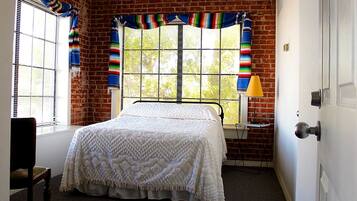 Iron/ironing board, free WiFi, bed sheets