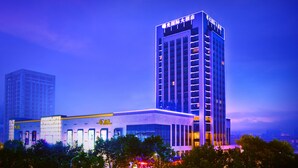 A modern hotel with a prominent tower and a shorter building. - Shuguang International Hotel Huaian (Huai'an)