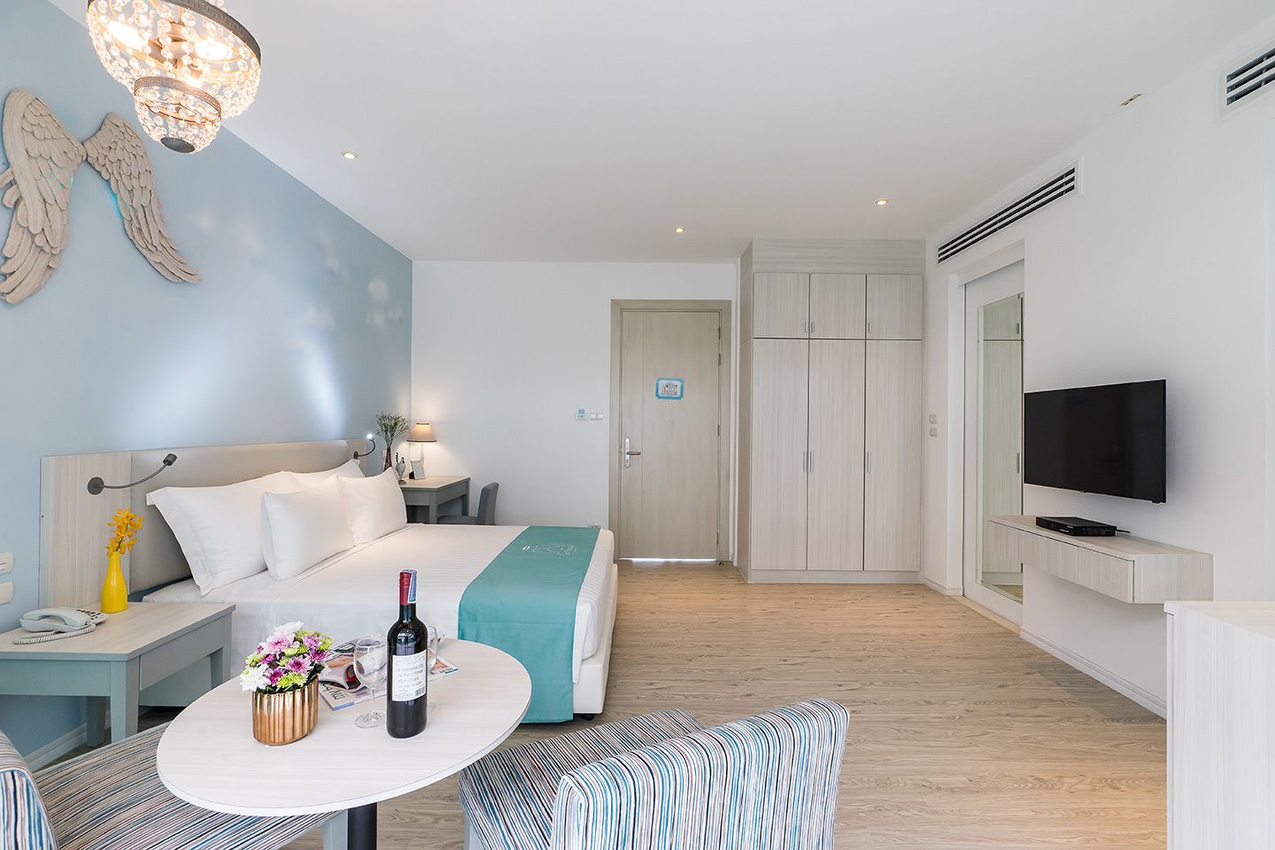 deluxe double room, pool access | 1 bedroom, in-room safe, desk, blackout curtains