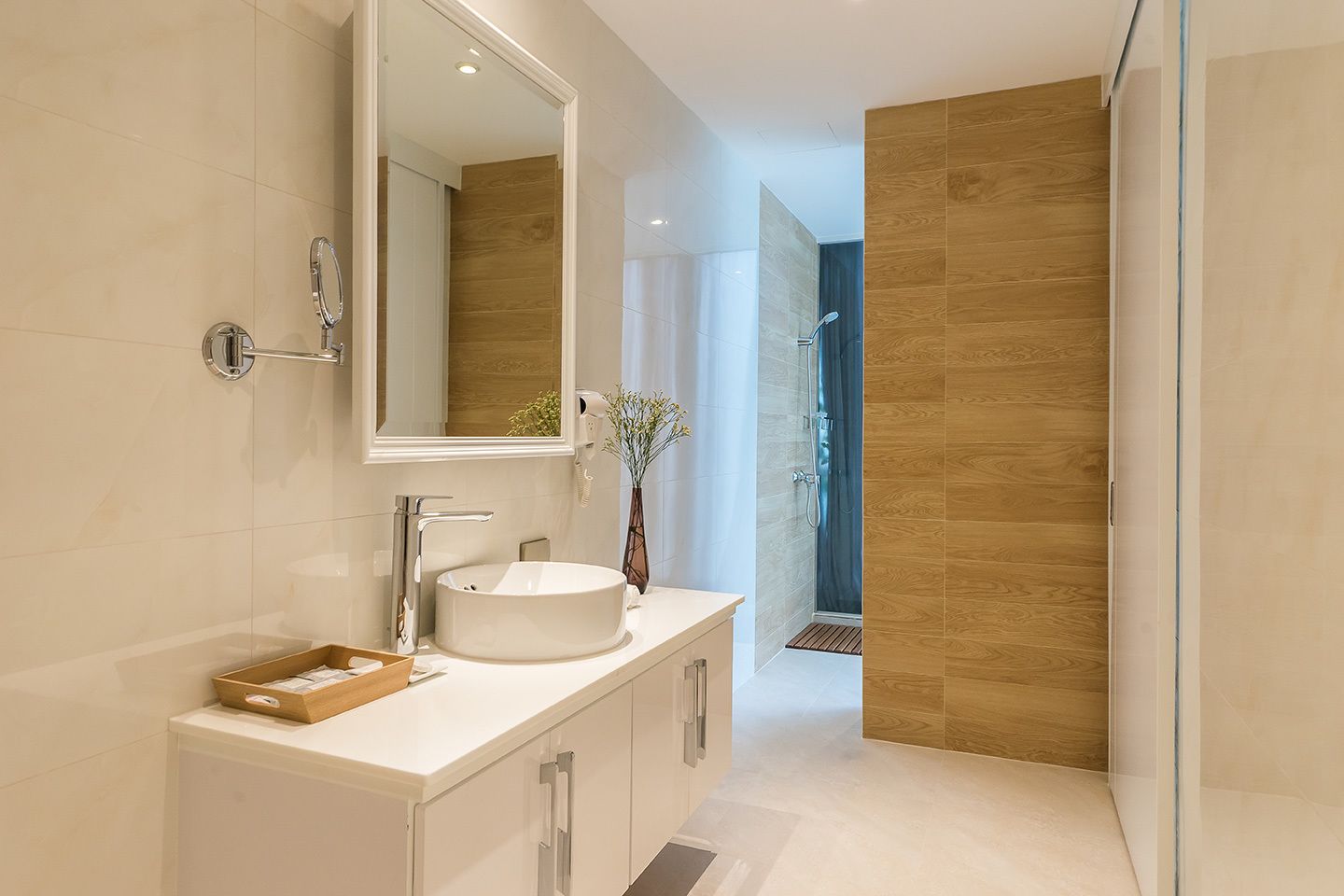 deluxe double room, pool access | bathroom | shower, rainfall showerhead, free toiletries, hair dryer