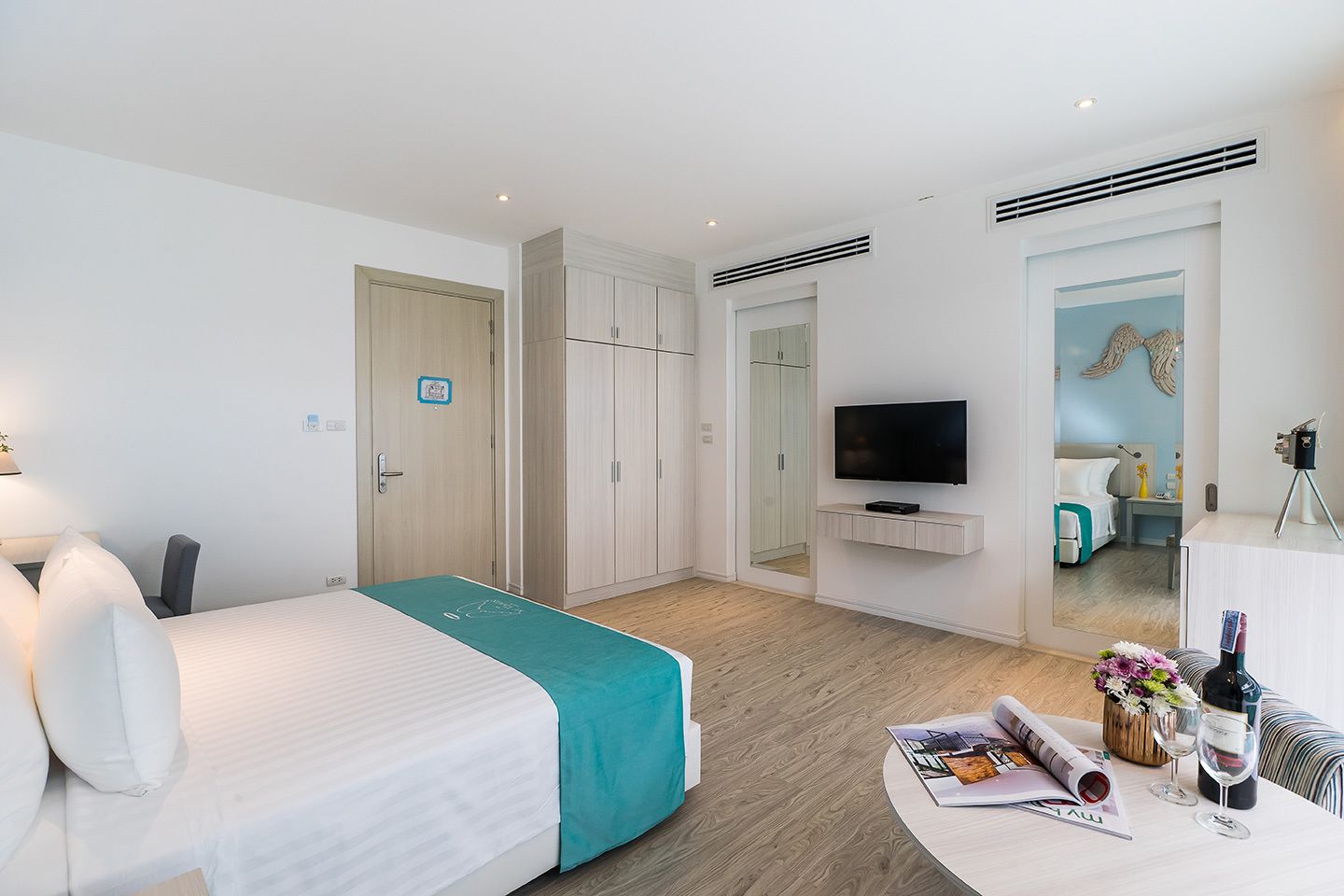 deluxe double room, pool access | 1 bedroom, in-room safe, desk, blackout curtains