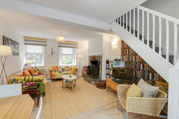 Cottage, 2 Bedrooms | Living area | 32-inch flat-screen TV with digital channels, LCD TV, fireplace