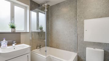 Cottage, 2 Bedrooms | Bathroom | Hair dryer, towels