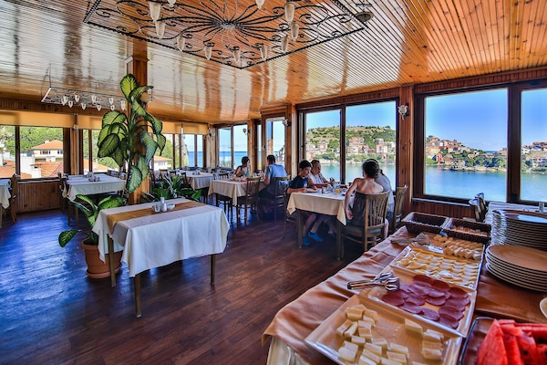 包含每日自助早餐