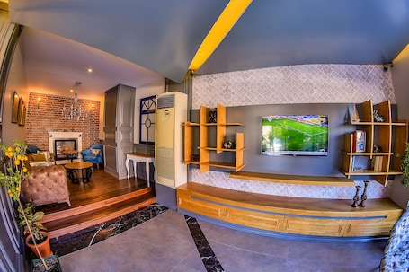 Lobby lounge