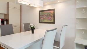 Apartment, 2 Bedrooms (Top 2) | 2 bedrooms, premium bedding, in-room safe, iron/ironing board - Vienna Apartments Karlsplatz (Vienna)