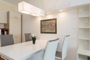 Apartment, 2 Bedrooms (Top 2) | 2 bedrooms, premium bedding, in-room safe, iron/ironing board - Vienna Apartments Karlsplatz (Vienna)
