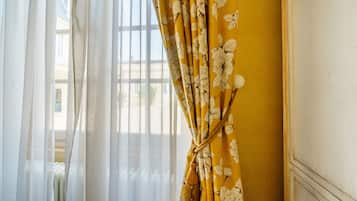 Chambre Japonaise | Minibar, in-room safe, individually decorated, individually furnished