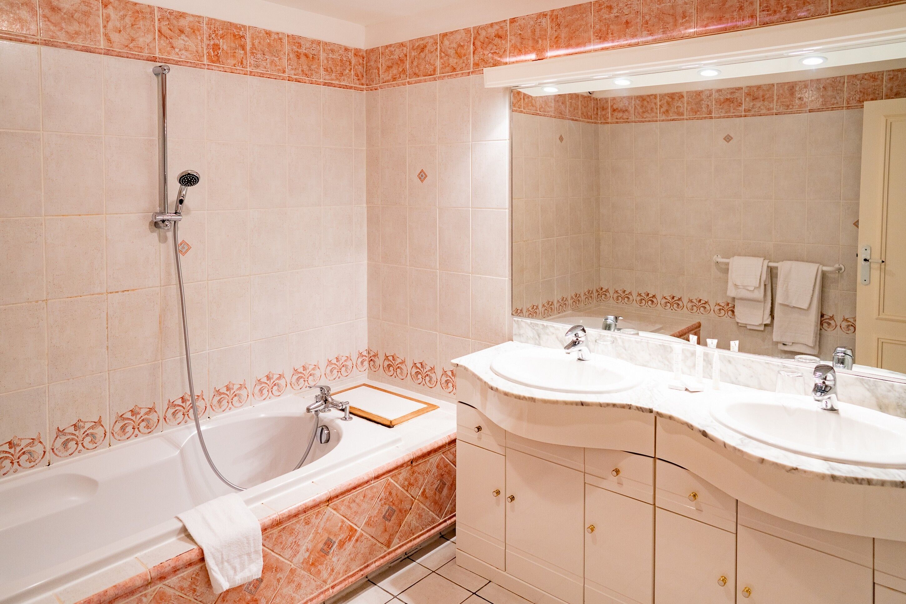 superior room | bathroom | bathtub, free toiletries, hair dryer, towels