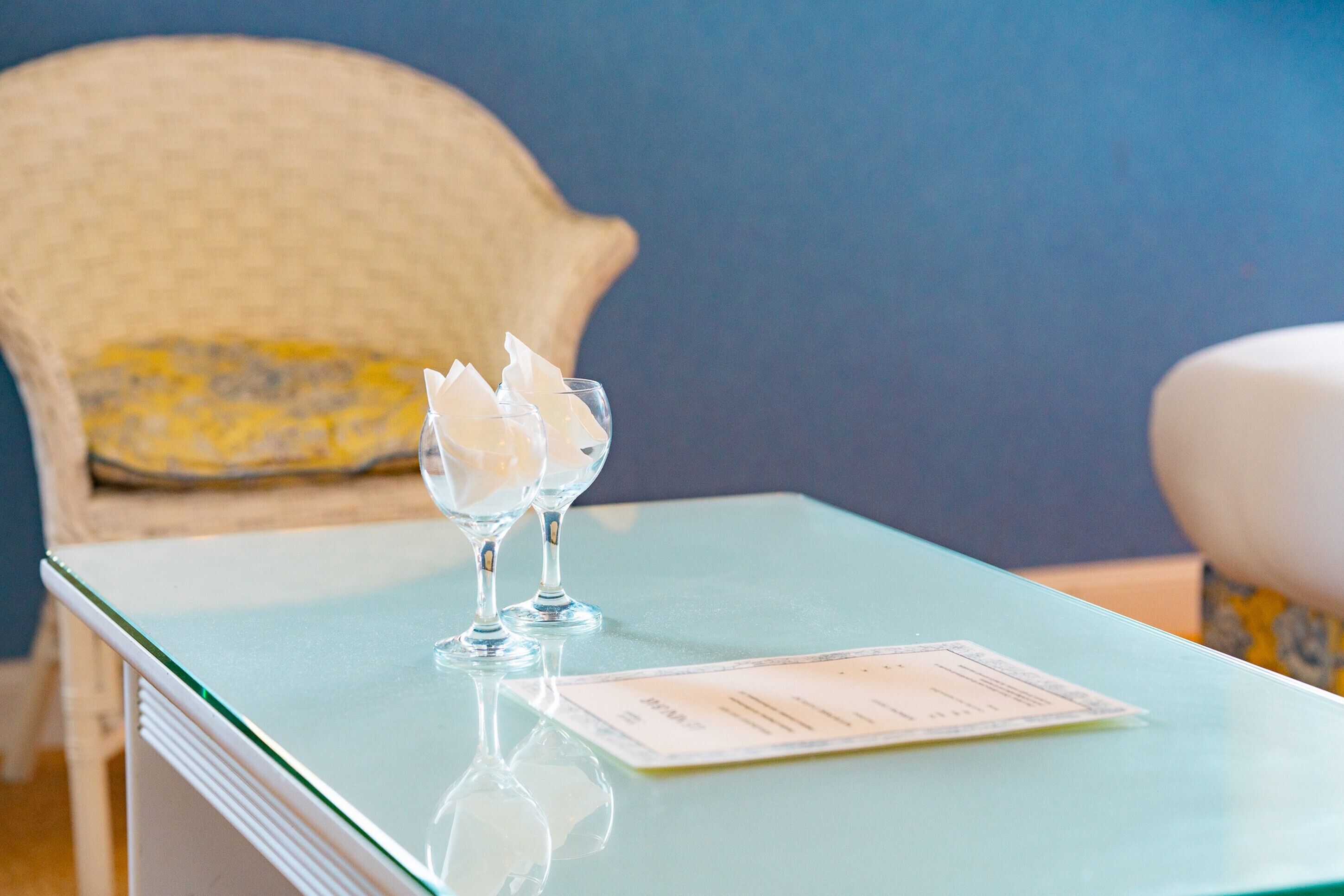 superior double room | living area | tv