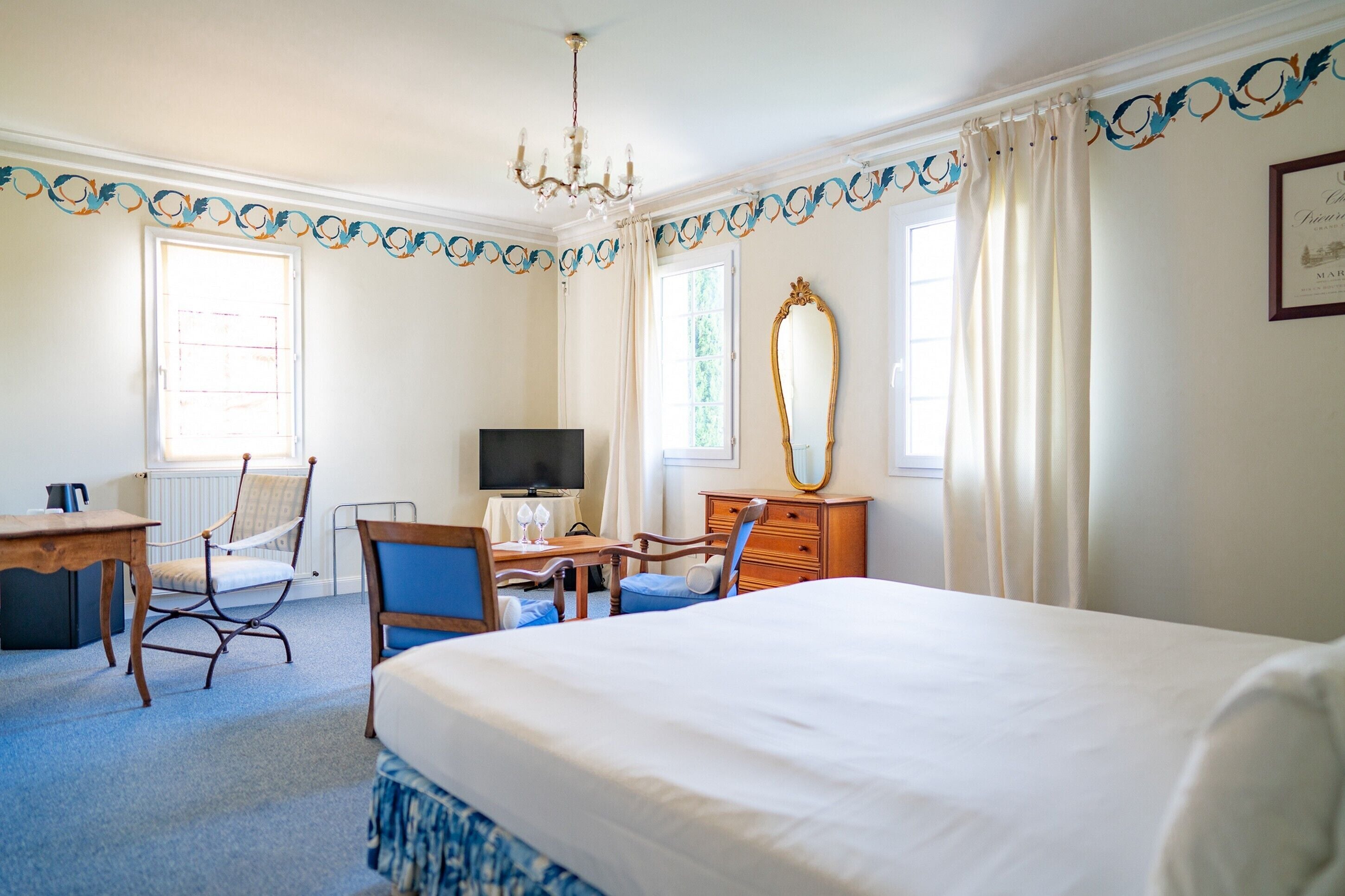 superior double room, courtyard view | minibar, in-room safe, individually decorated, individually furnished