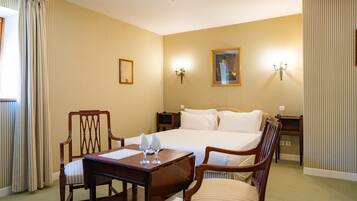 Minibar, coffres-forts dans les chambres, décoration personnalisée