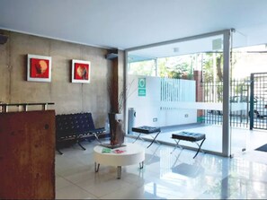 Reception - AlojaRent Da Vinci (Santiago)