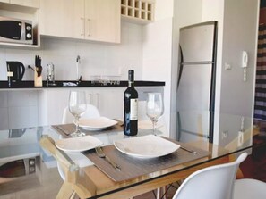 In-room dining - AlojaRent Da Vinci (Santiago)