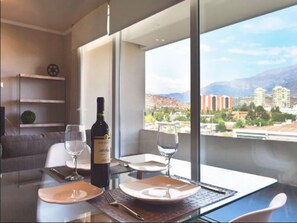 In-room dining - AlojaRent Da Vinci (Santiago)