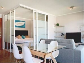 Apartment | Iron/ironing board, free cribs/infant beds, free WiFi - AlojaRent Da Vinci (Santiago)