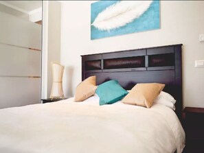 Apartment | Iron/ironing board, free cribs/infant beds, free WiFi - AlojaRent Da Vinci (Santiago)