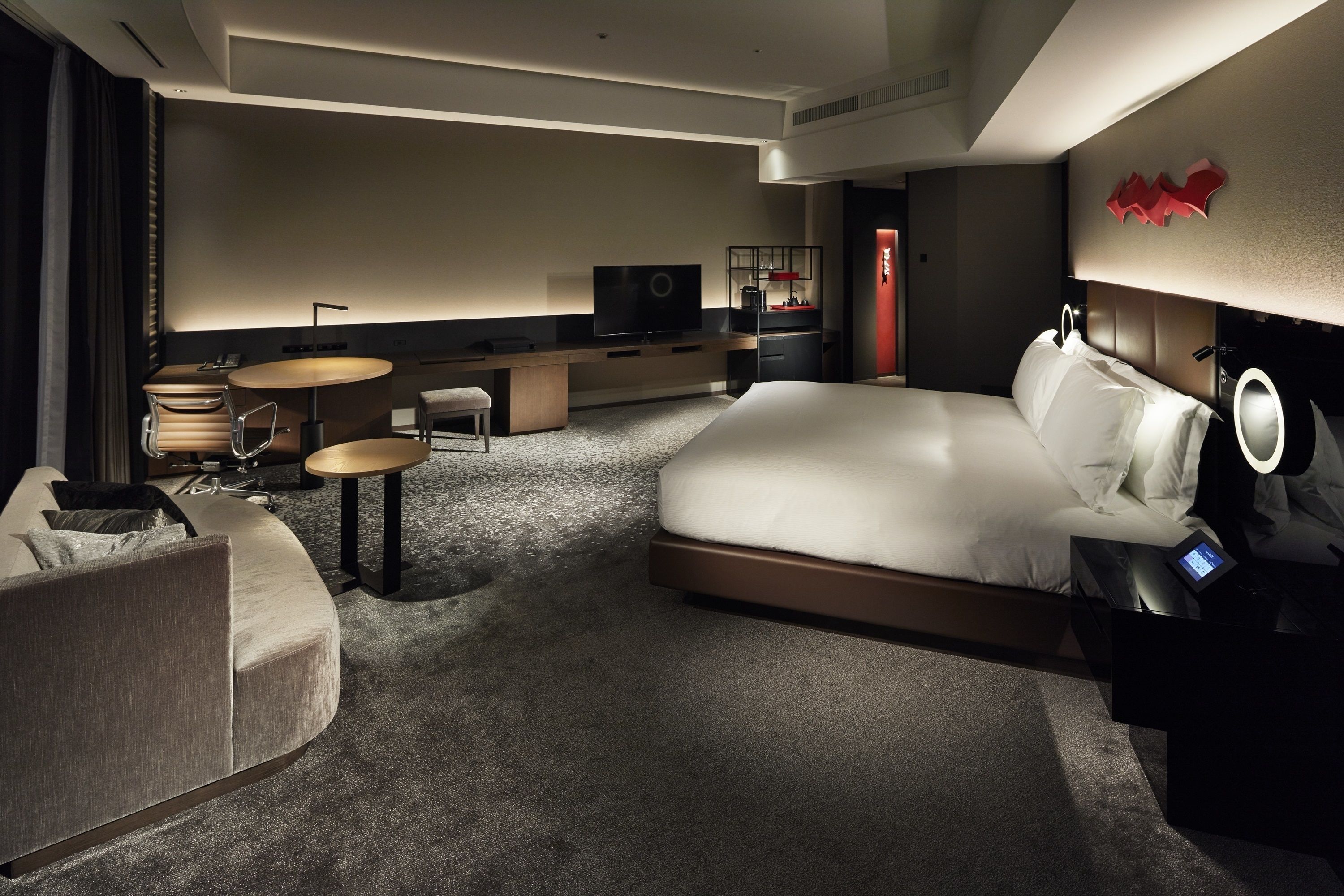 King Executive Corner Room | Premium bedding, minibar, in-room safe, desk