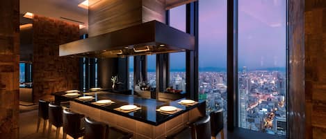 4 restaurants, breakfast, lunch, dinner served; international cuisine