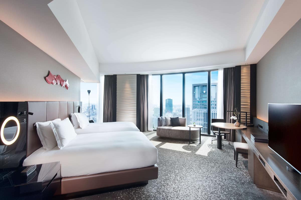 1 bedroom, premium bedding, minibar, in-room safe