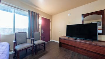 Room, Multiple Beds (3 Queen Beds)