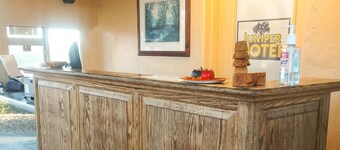 馬德拉斯杜松汽車旅館  