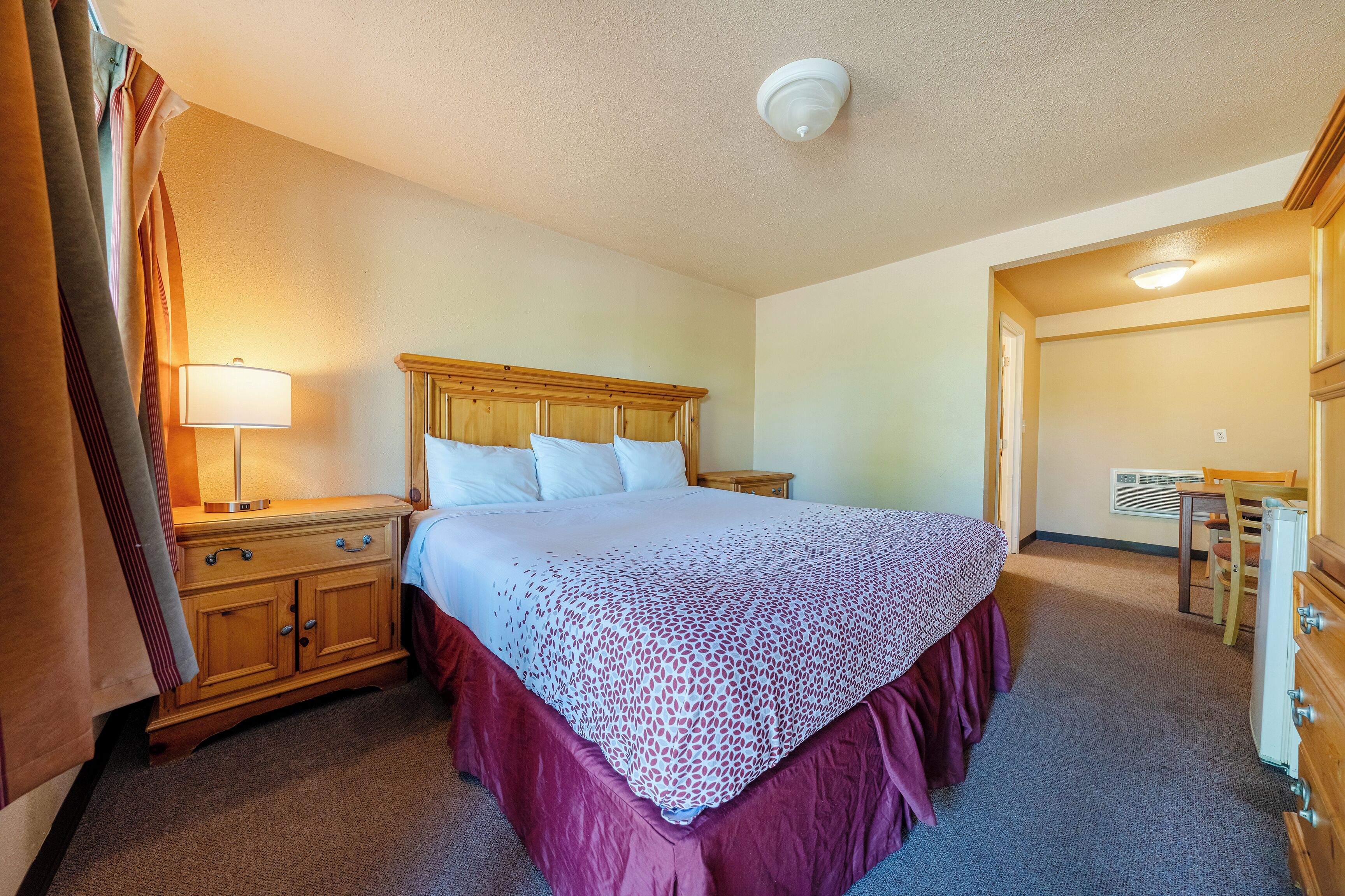 客房內保險箱、熨斗/熨衣板、免費無線上網、床單