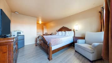 Habitación, 1 cama King size, para no fumadores, cocineta | Caja de seguridad en la habitación y tabla de planchar con plancha