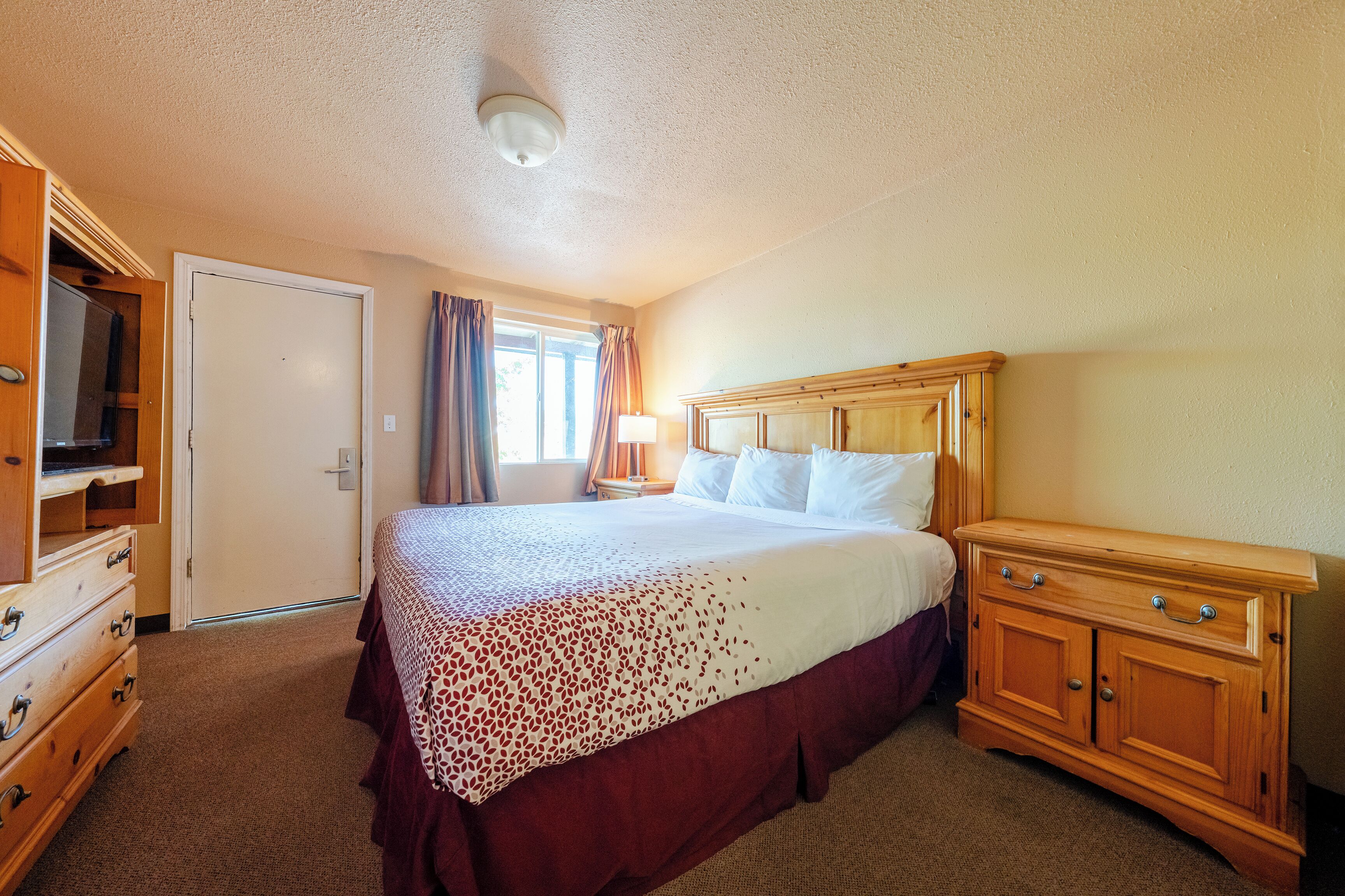 客房內保險箱、熨斗/熨衣板、免費無線上網、床單