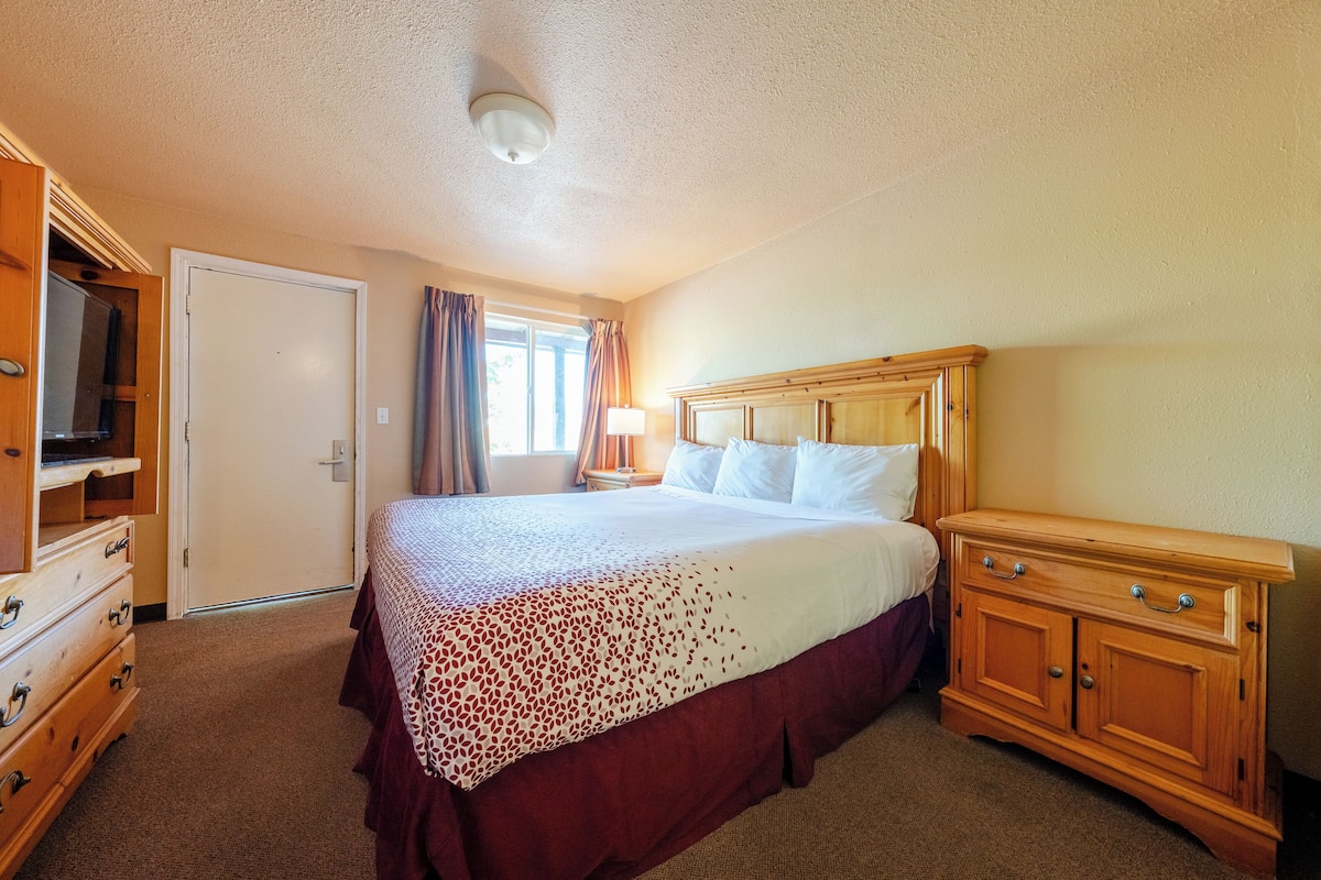 In-room safe, iron/ironing board (on request), WiFi (free), bed sheets