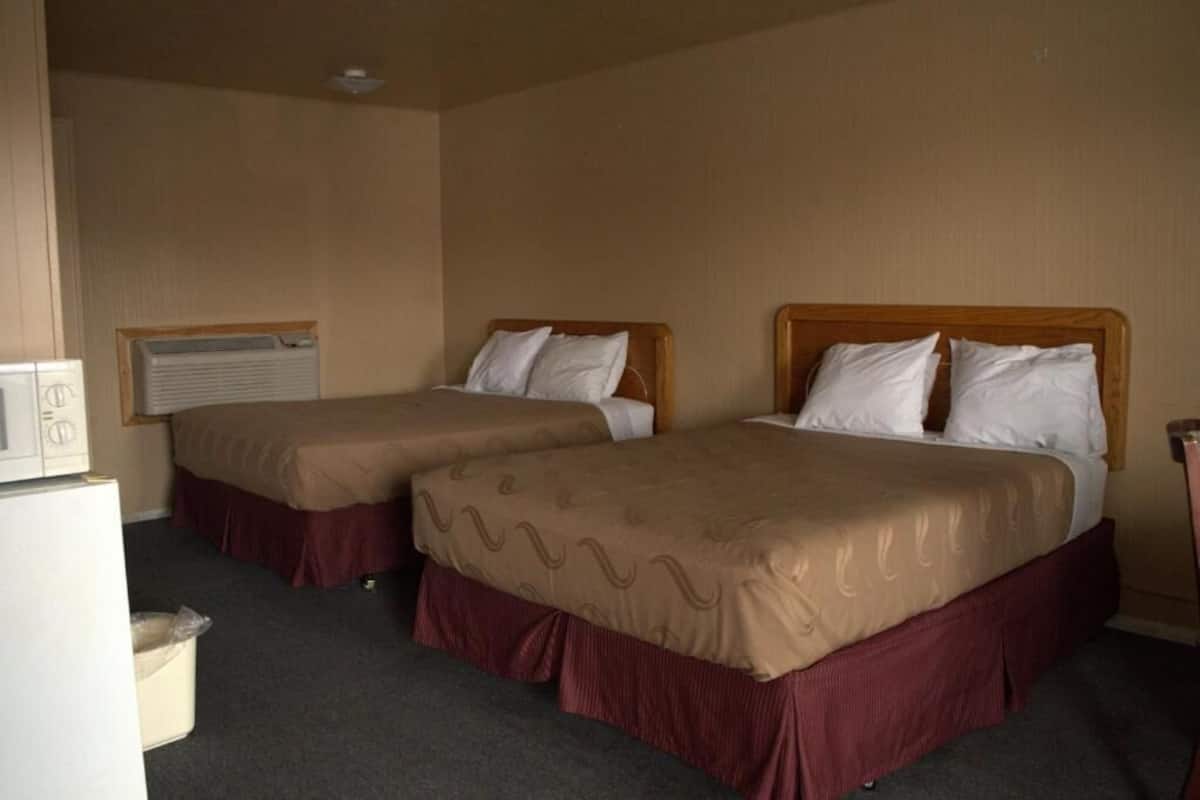 1 bedroom, in-room safe, iron/ironing board, free WiFi