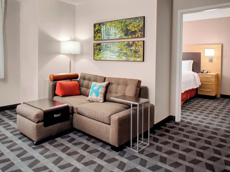 43-inch Smart TV with satellite channels, TV, Netflix