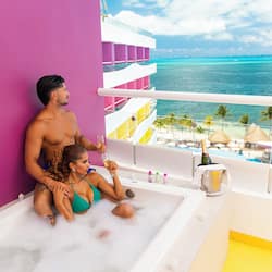 Lush Jacuzzi Sexy Bubbles Experience | 1 bedroom, hypo-allergenic bedding, minibar, in-room safe