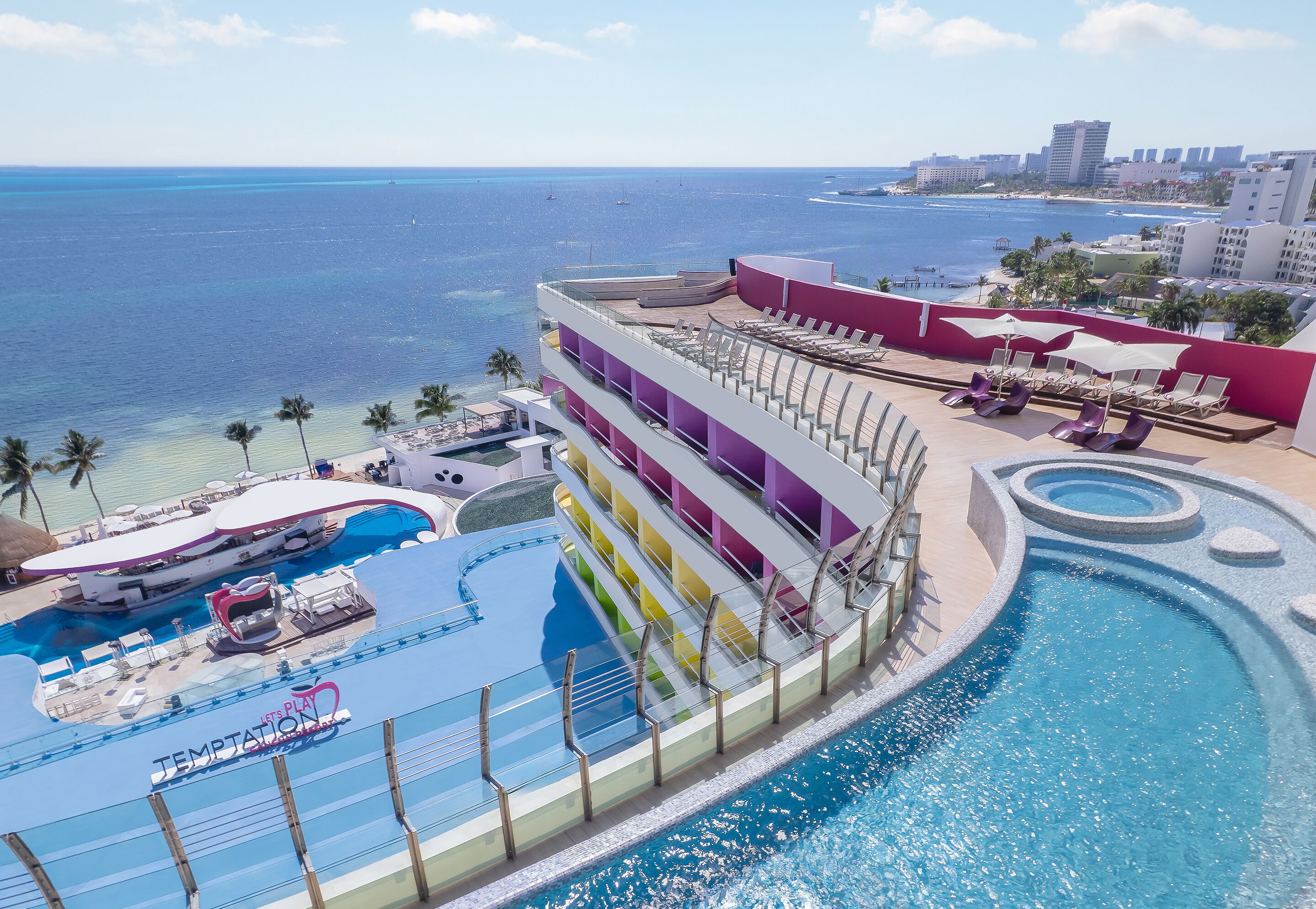 2 albercas al aire libre y camastros 