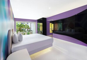 Hypo-allergenic bedding, minibar, in-room safe, individually decorated - Temptation Cancun Resort All Inclusive - Adults Only (Cancun)