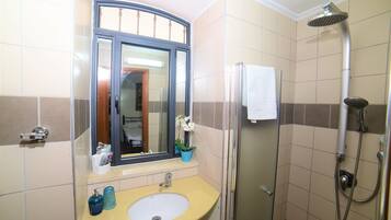 Classic Double or Twin Room, Terrace, Ground Floor | Bathroom | Shower, free toiletries, towels