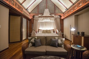 Bungalow | Minibar, una cassaforte in camera, una scrivania, Wi-Fi gratuito