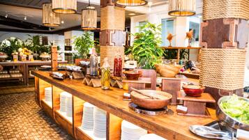 Daily buffet breakfast for a fee