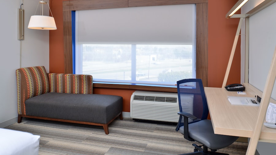 Holiday Inn Express & Suites Brighton South - US 23 by IHG