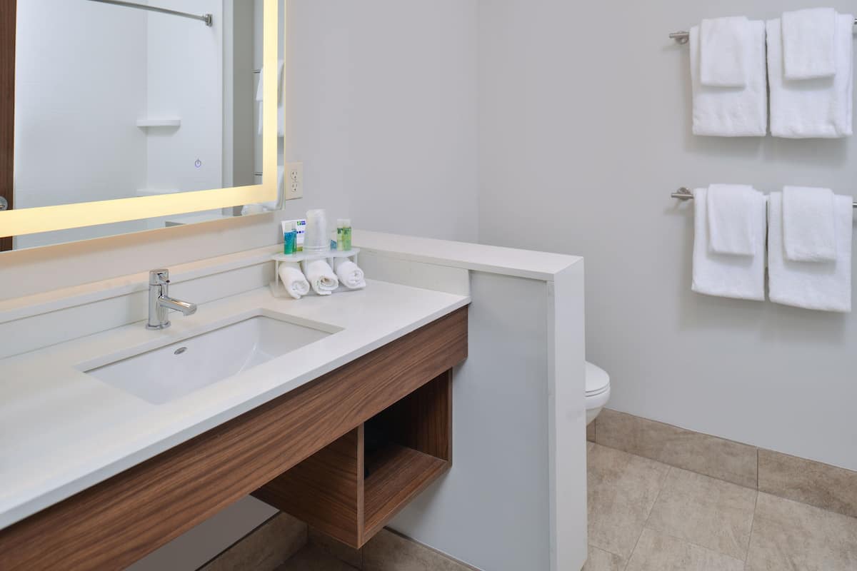 In-room safe, desk, iron/ironing board, free cots/infant beds