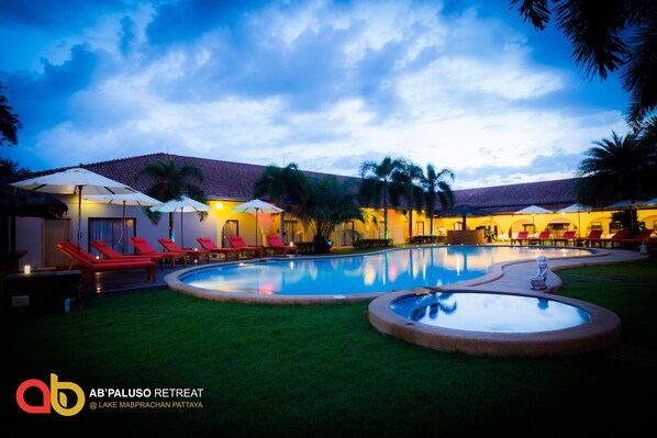 Outdoor pool, sun loungers