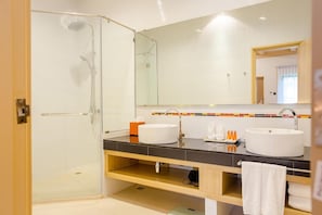 Shower, free toiletries, hair dryer, bathrobes - Pattaya Mansion (Bang Lamung)