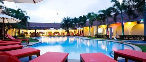 Outdoor pool, pool loungers