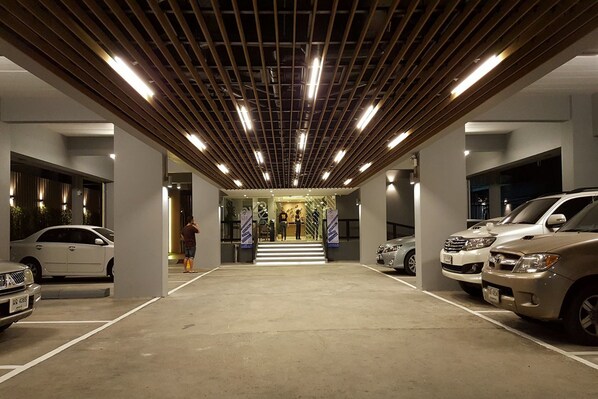 Free self parking - Ploen Place Residence (Pattaya)