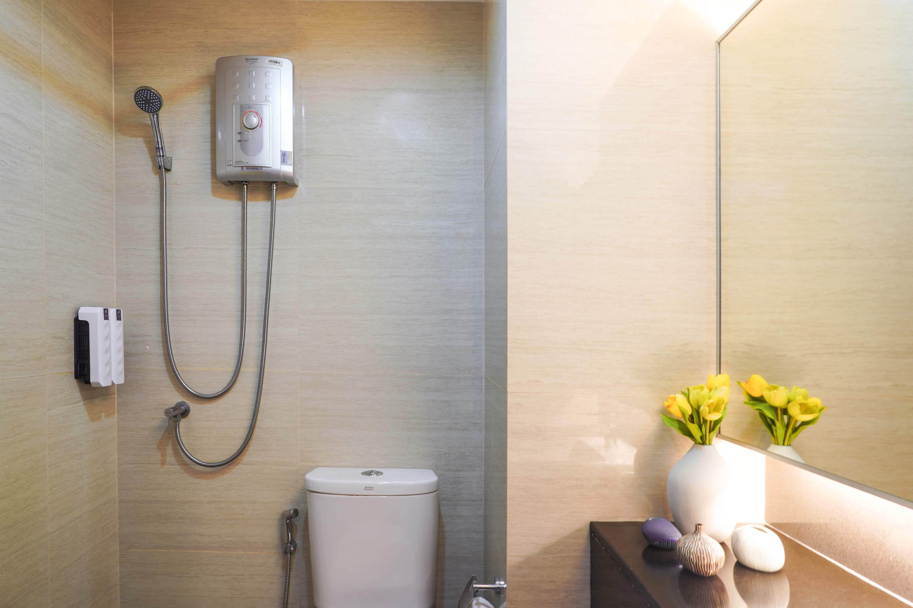 superior studio | bathroom | shower, free toiletries, hair dryer, towels